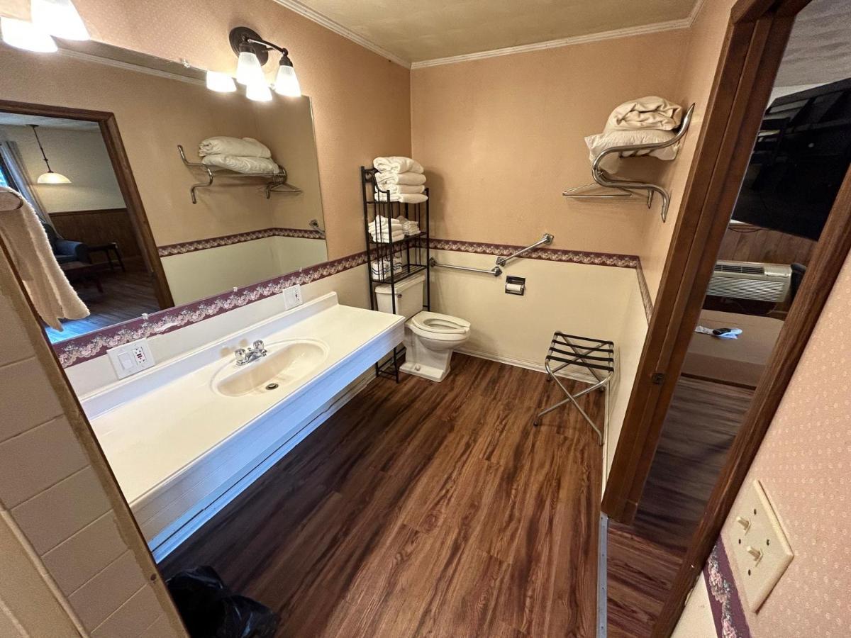Valley Inn And Suites Френч-Лик Экстерьер фото