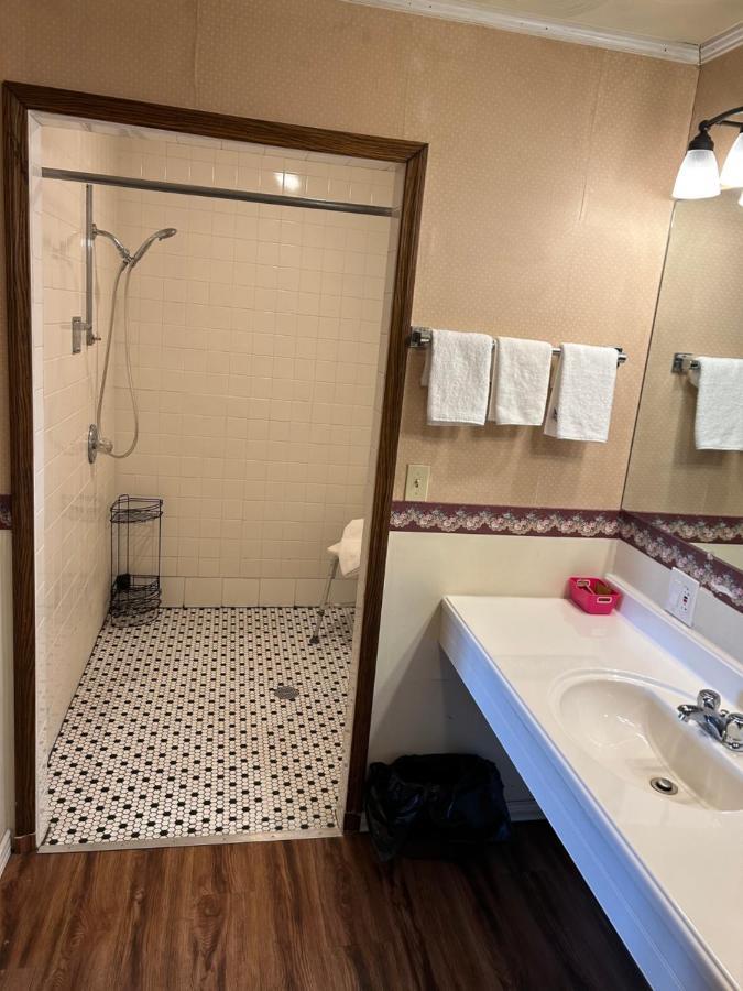 Valley Inn And Suites Френч-Лик Экстерьер фото