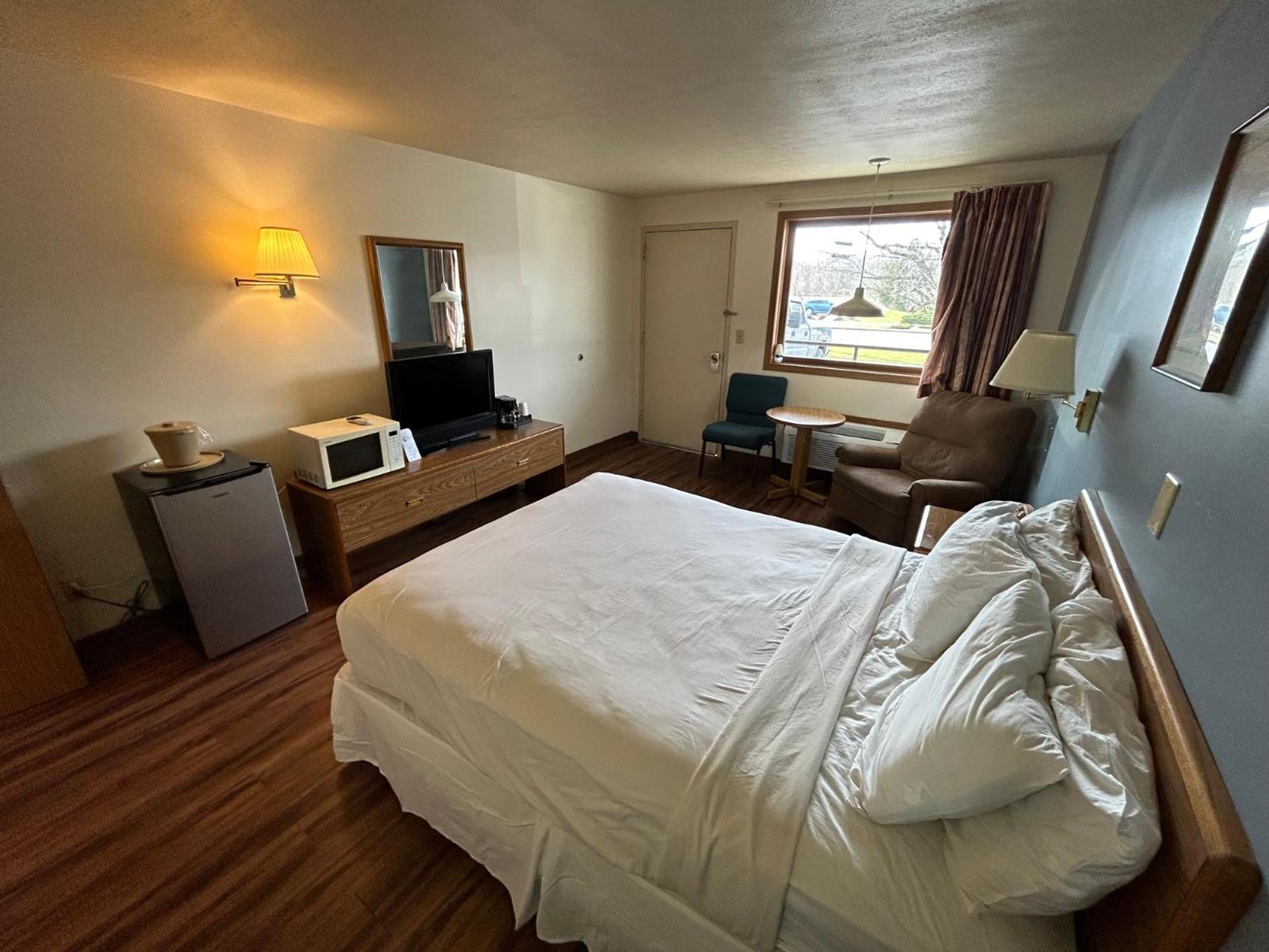 Valley Inn And Suites Френч-Лик Экстерьер фото