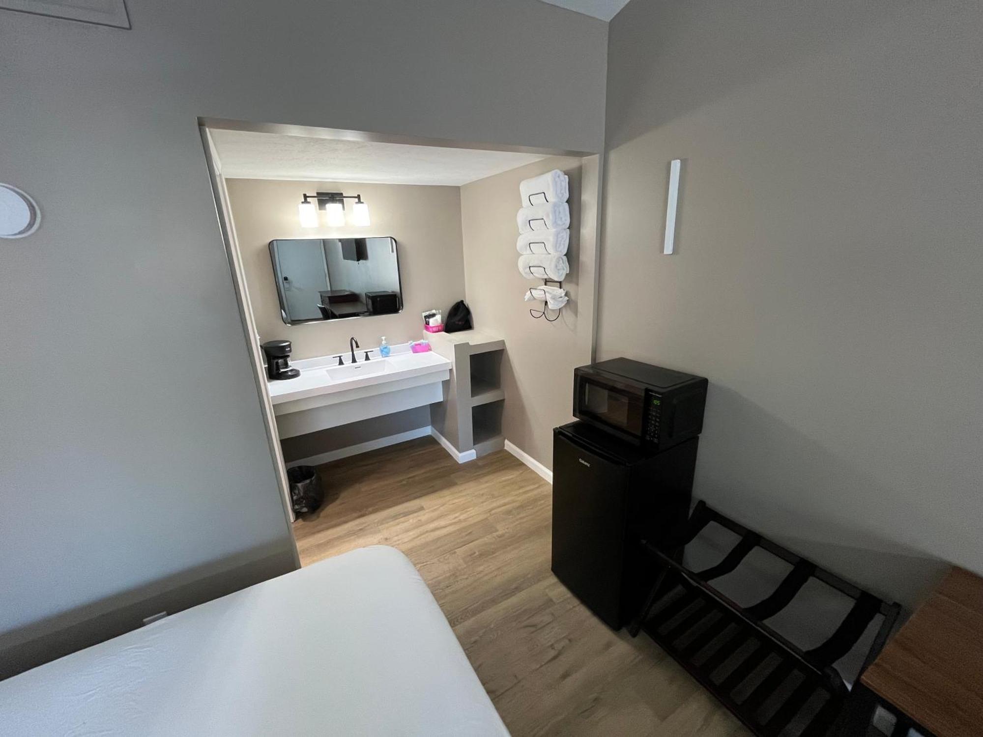 Valley Inn And Suites Френч-Лик Экстерьер фото